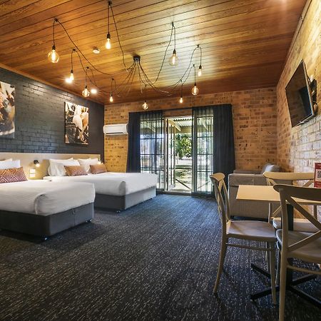Nightcap At Macquarie Inn Anafi Exterior foto